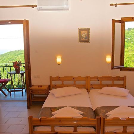 Makrirrákhi Stavroula Rooms מראה חיצוני תמונה