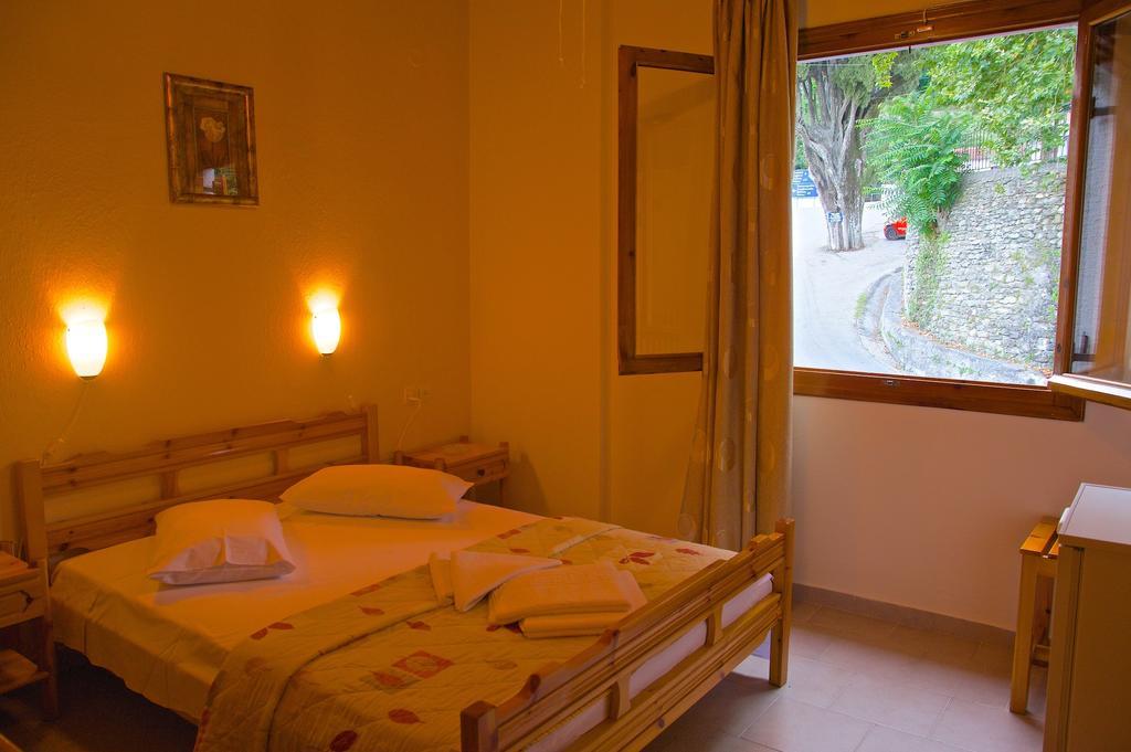 Makrirrákhi Stavroula Rooms מראה חיצוני תמונה